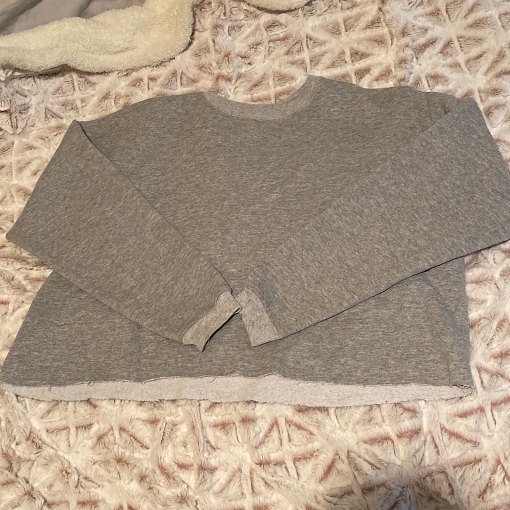 grey crop top crewneck